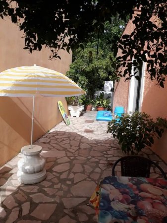 Cozy cottage 100m from Beach. — снимка 3