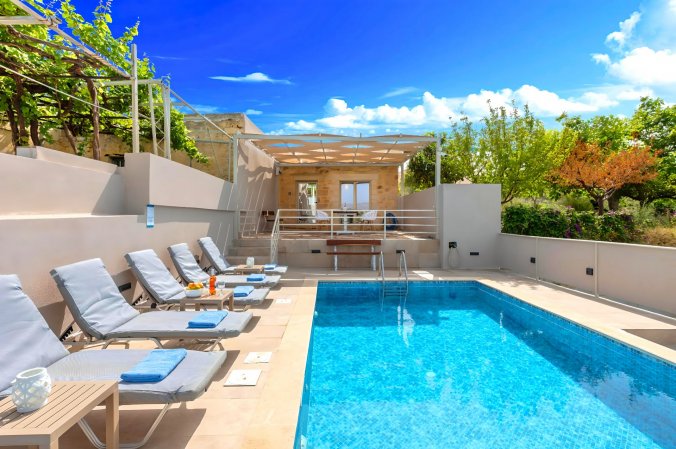 Cretan Sunrise Lodge Heated Pool — снимка 1