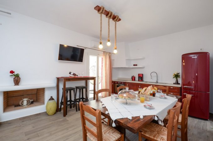 Naxos  elegant luxury villa with pool /jacuzzi and sea view — снимка 4