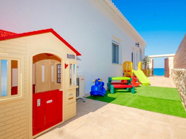 Sky Beachfront Villa with private pool — снимка 3
