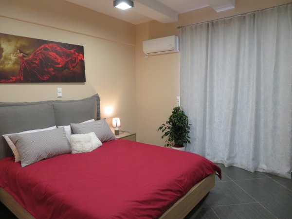 OLIVE GREEN APARTMENT near airport — снимка 1