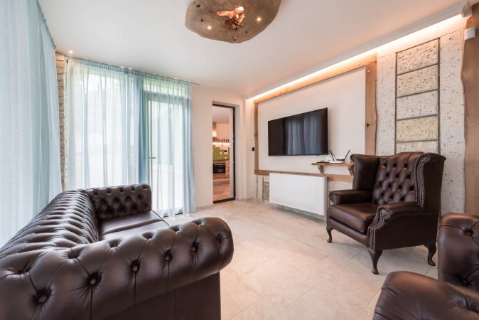 *Villa Apple* 3 BR Luxury Villa PRV pool & BBQ — снимка 3