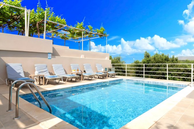 Cretan Sunrise Lodge Heated Pool — снимка 2
