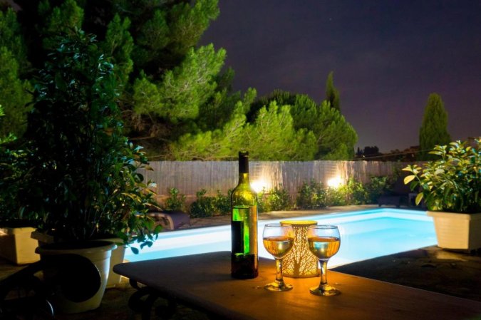 The Four Seasons House. City Villa with Pool. Trendy Location — снимка 3