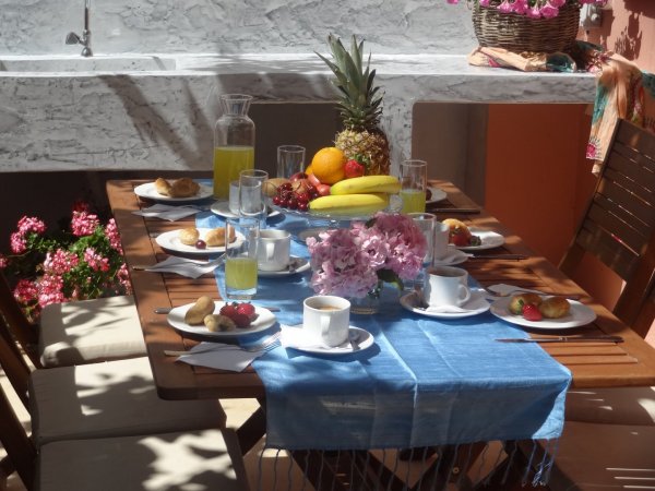 TRADITIONAL VILLA ZOI    WITH POOL IN QUIET VILLAGE SLEEPS 2 - 8 IN BEDS — снимка 3