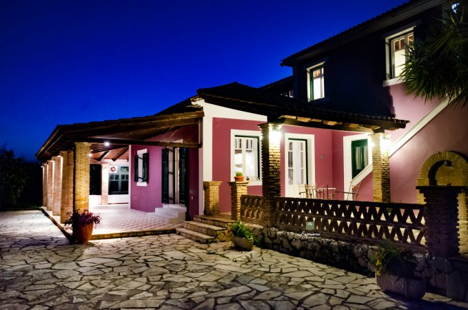 ERMIONI FOOD & WINE VILLA — фотографија 1