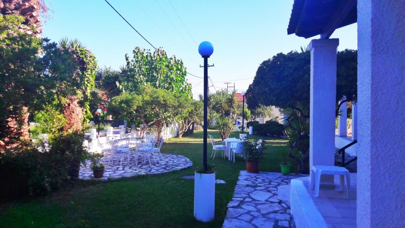 Sandra's Apts and Studios — фотографија 1