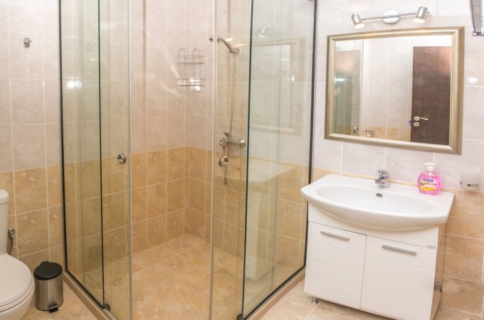 Luxury one-bedroom apartment for rent and parking in the center of Veliko Tarnovo — foto 6