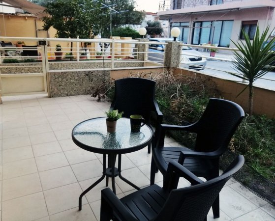 Stylish apartment in Nea Peramos with garden — foto 4