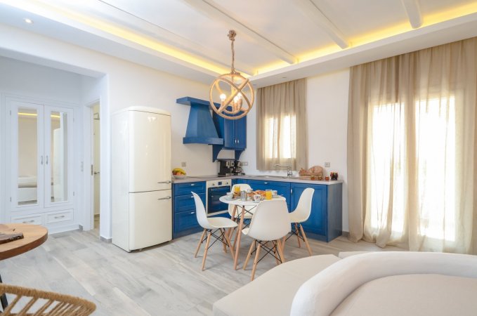 Luxury villa with pool at Plaka beach Naxos — снимка 4