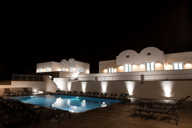 Sea front private villa with pool! — снимка 2