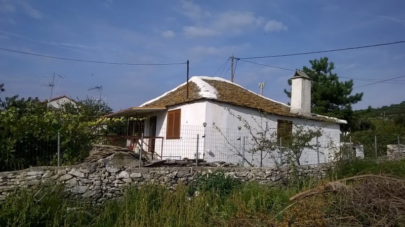 old village house in a traditional settlement — foto 1