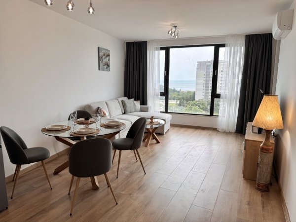 Breeze Home с панорамна морска гледка и паркомясто — снимка 1