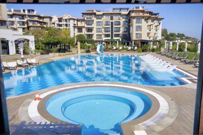 Oasis Beach Club Luxury Sea View Apartment — снимка 4