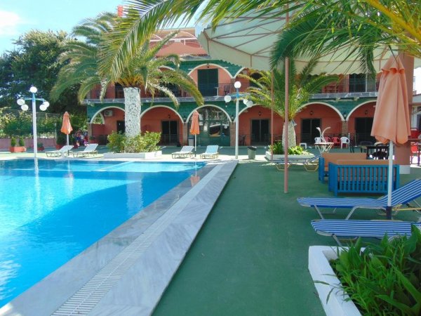 VILLA MAGDALENA FAMILY STUDIO for 5 near AQUALAND water park. — снимка 4