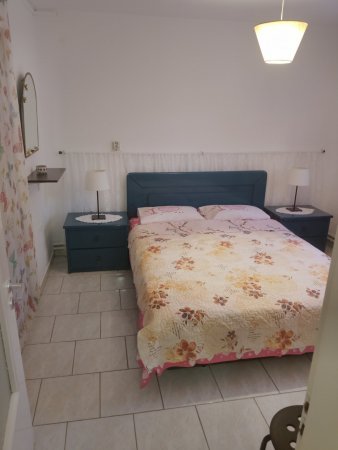 Apartment with Parking, yard and Wi-Fi — фотографија 3
