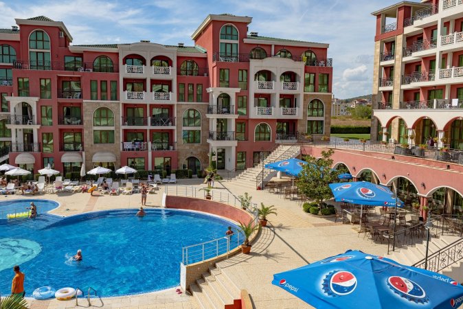SAINT George * Menada Apartments апартамент с изглед към басейна — снимка 2