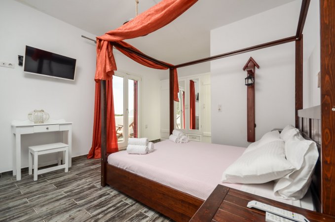 Naxos  elegant luxury villa with pool /jacuzzi and sea view — снимка 6