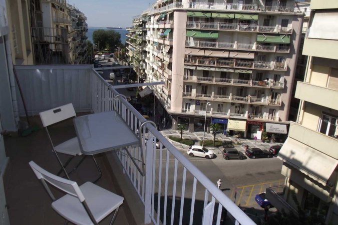 Sea view apartment 10 min from city center — снимка 2