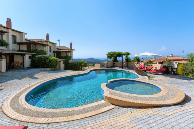 Dias Family Suite [Akritas Ef Zin Villas & Suites] — снимка 1