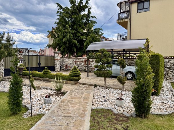 Самостоятелен апартамент Casa Lilia с двор — снимка 3