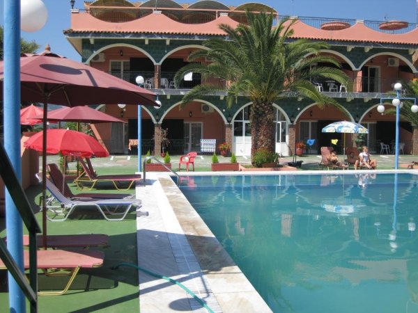 VILLA MAGDALENA FAMILY STUDIO for 5 near AQUALAND water park. — снимка 1
