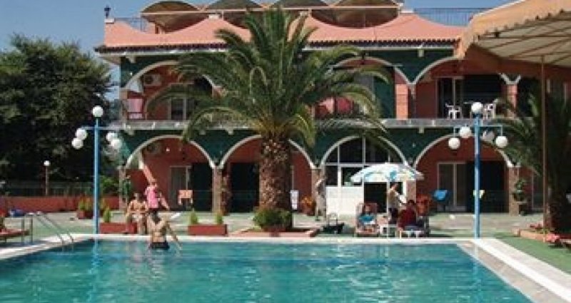 VILLA MAGDALENA FAMILY STUDIO for 5 near AQUALAND water park. — снимка 3