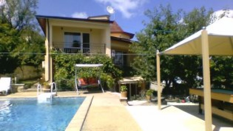 Villa with swimming pool near Reviera — fotoğraf 1