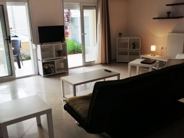 Stylish apartment in Nea Peramos with garden — foto 5