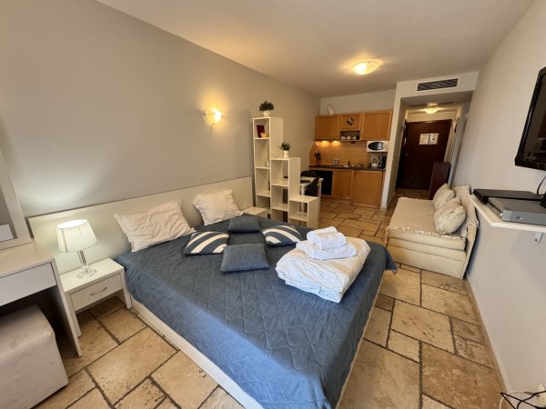 Sunny Studio w/ Pool View | Kaliakria — снимка 4
