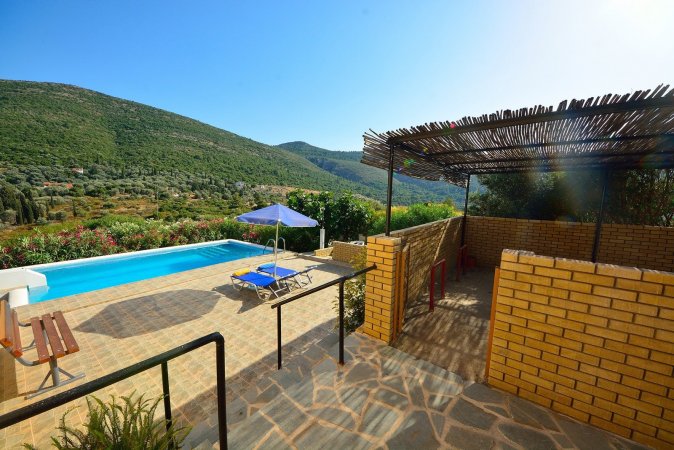MOUZAKIS VILLAS (YELLOW VILLA) — фотографија 5