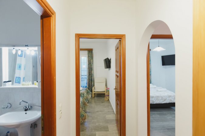 Deluxe Quadruple Sea and Village View ( Stellatos House) — foto 3