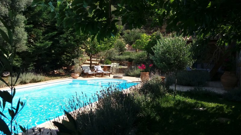 Rent a villa in Evia Island Greece with private pool only 99km from Athens sleeps 7prs. — фотографија 1