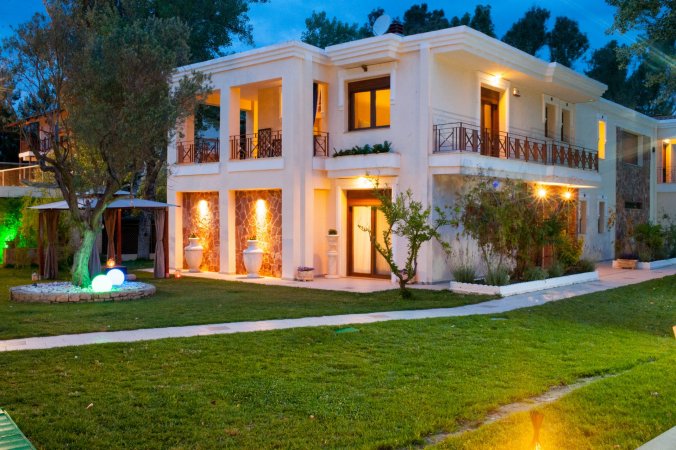 Beach Villa with 3 Bedrooms [W Villas]