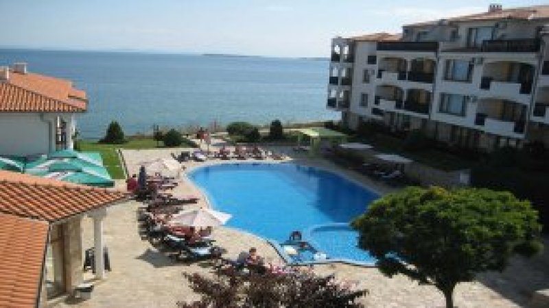 Апартамент в комлекс Сън Коуст 40 м. от моря 105 кв.м — снимка 1