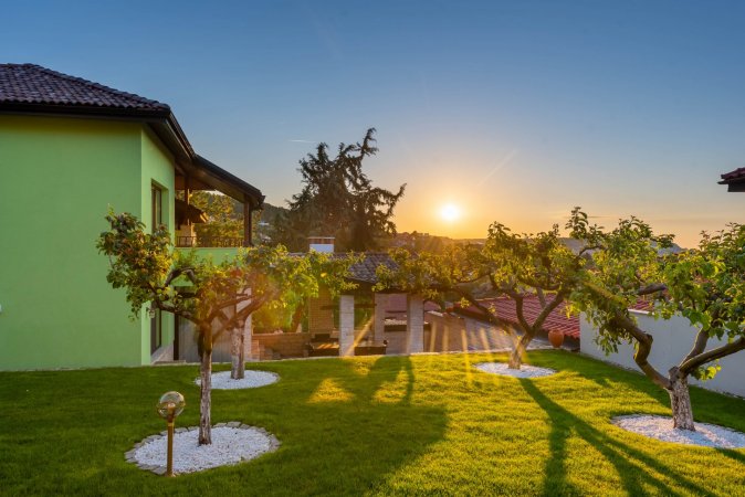 *Villa Apple* 3 BR Luxury Villa PRV pool & BBQ — снимка 2