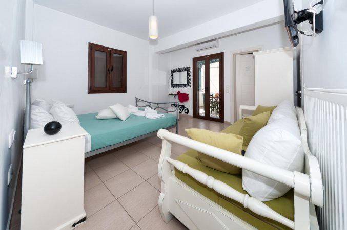 Depis Place superior triple studio Naxos Chora — снимка 1