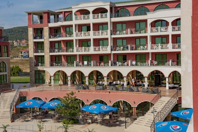 SAINT George * Menada Apartments апартамент с изглед към басейна — снимка 5