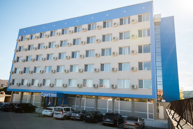 Отдава апартаменти  под наем с различна квадратура от 35 до 75 кв. м.,  в хотел "Корт ин", гр. Панагюрище — снимка 2