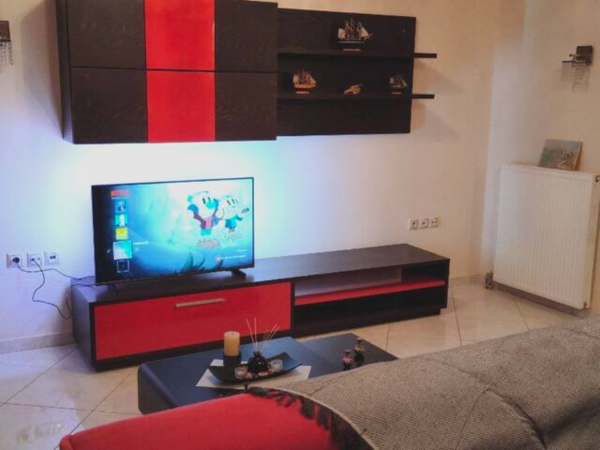 Persephone΄ s house 5min to Metro Station
