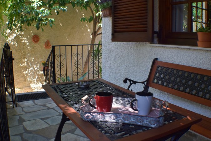 House inside garden — снимка 2