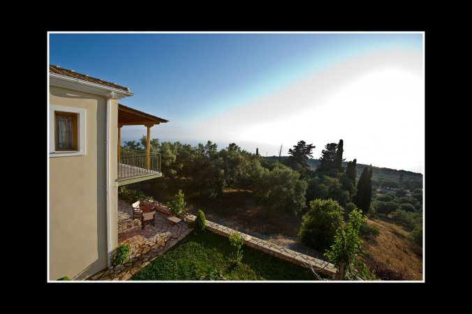 Large studio for 2-3 persons close to the most beautiful beaches of Lefkada — снимка 3