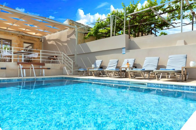 Cretan Sunrise Lodge Heated Pool — снимка 3