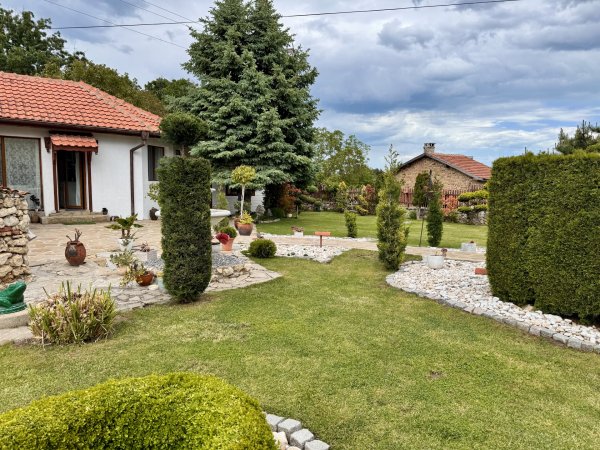 Самостоятелен апартамент Casa Lilia с двор — снимка 1