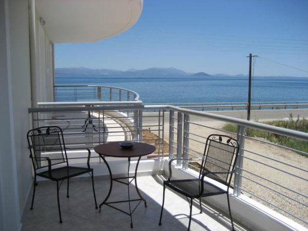 By the Sea with Parking and Wi-Fi — снимка 1