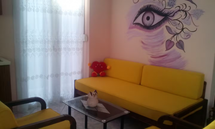 Apartment with a huge Balcony and 10 min away from Metro! — снимка 1