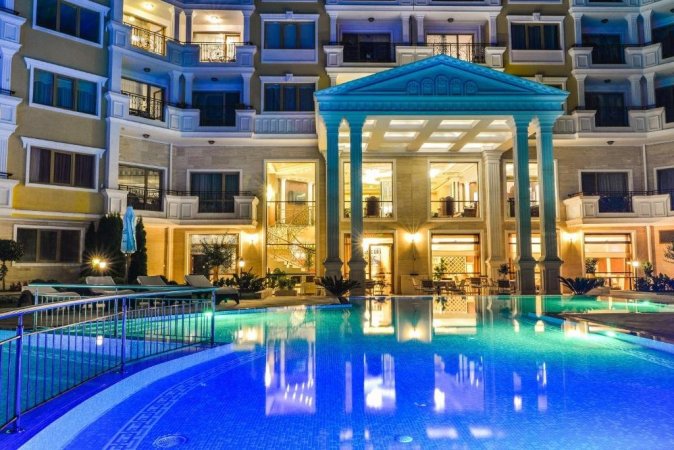 2-Bedroom Apartment in Villa Florence Boutique ApartHotel — снимка 2