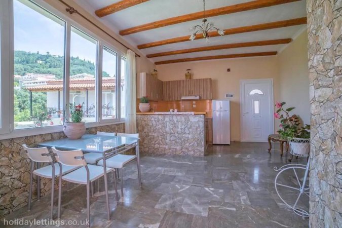 Luxury apartment for 4-7p. Pool access 100mts the beach. — снимка 2