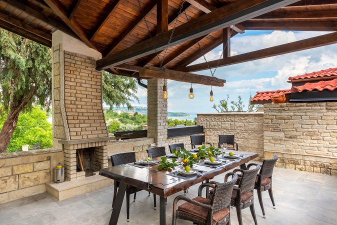 *Villa Apple* 3 BR Luxury Villa PRV pool & BBQ — снимка 6